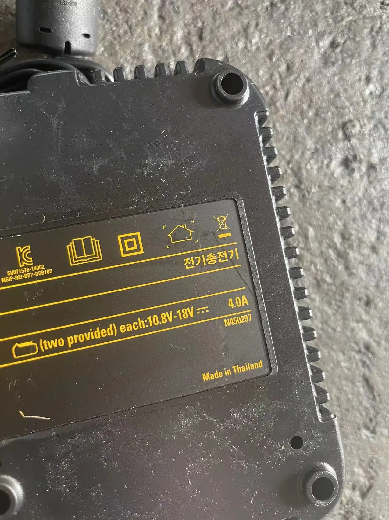 Новое оригинальное зарядное устройство Dewalt DCB102 10 8-18 В 4 0 А с двойным литий-ионным