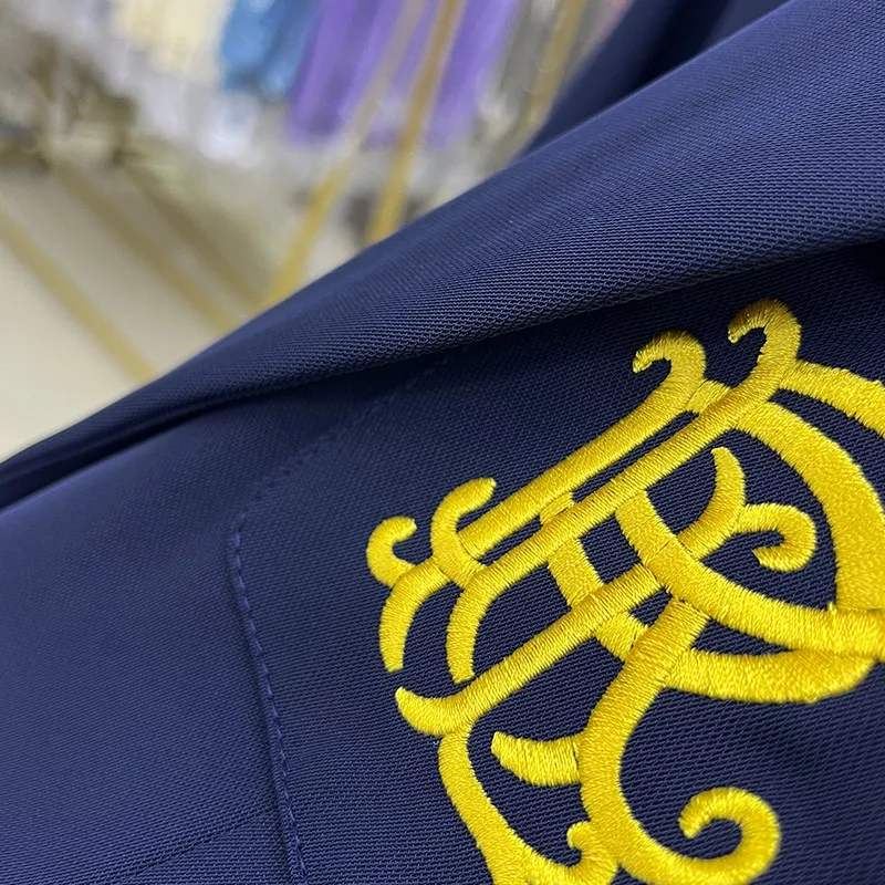 Женский Однобортный блейзер с карманами и вышивкой |