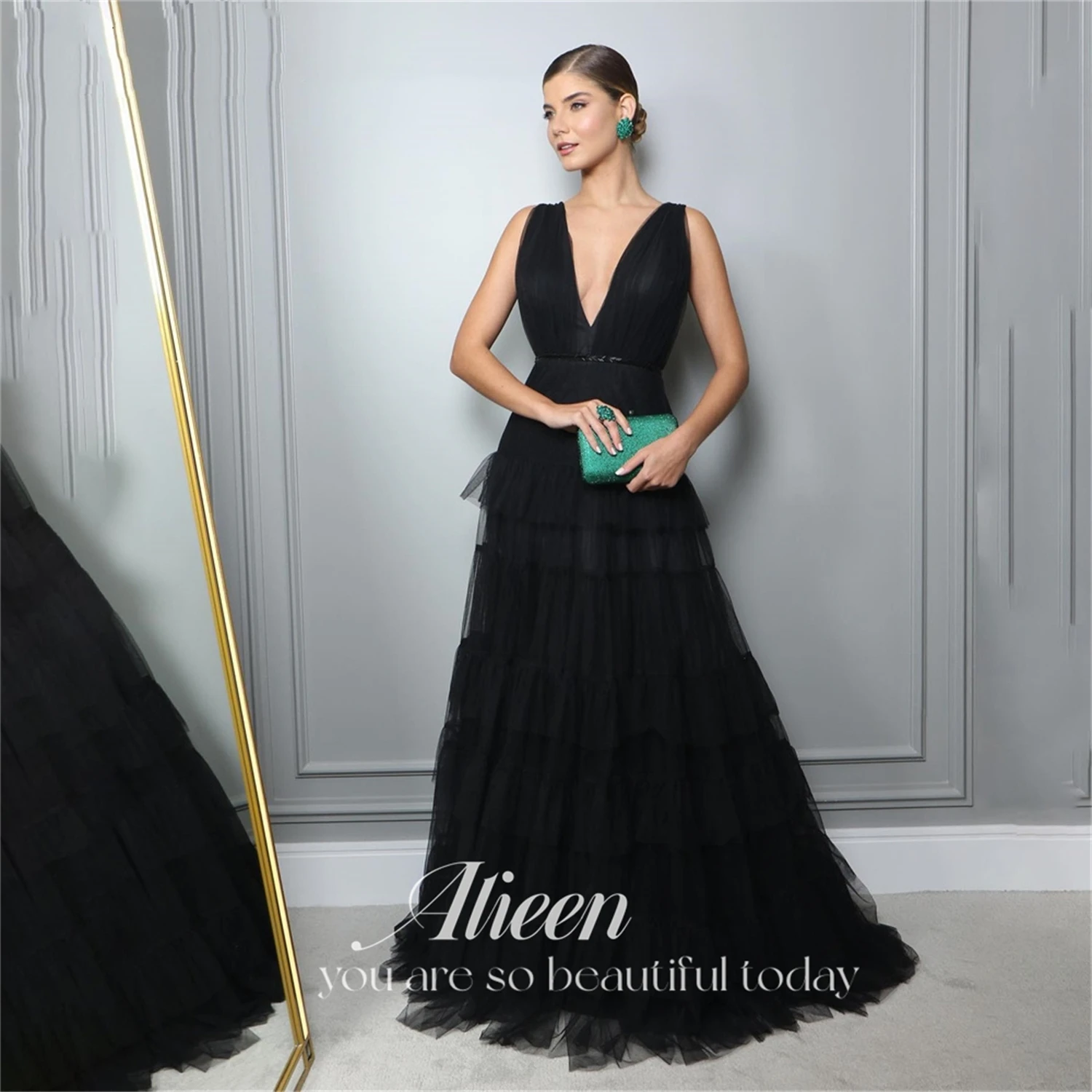 

Elegant A-Line Prom Dress Black V-neck Tulle Evening Party Dress Ruffled Floor Length Saudi Arabia Wedding Gowns Custom Size