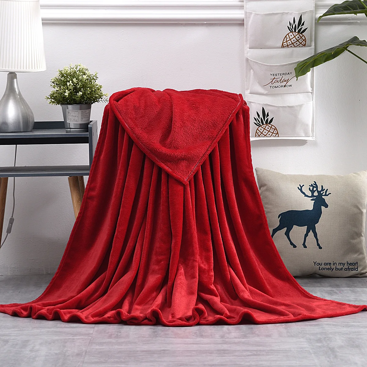 

Flannel Coral Velvet Blanket Home Solid Color Fashion Bedding Article Portable Winter Warm Comfortable Gift Office Nap Quilt