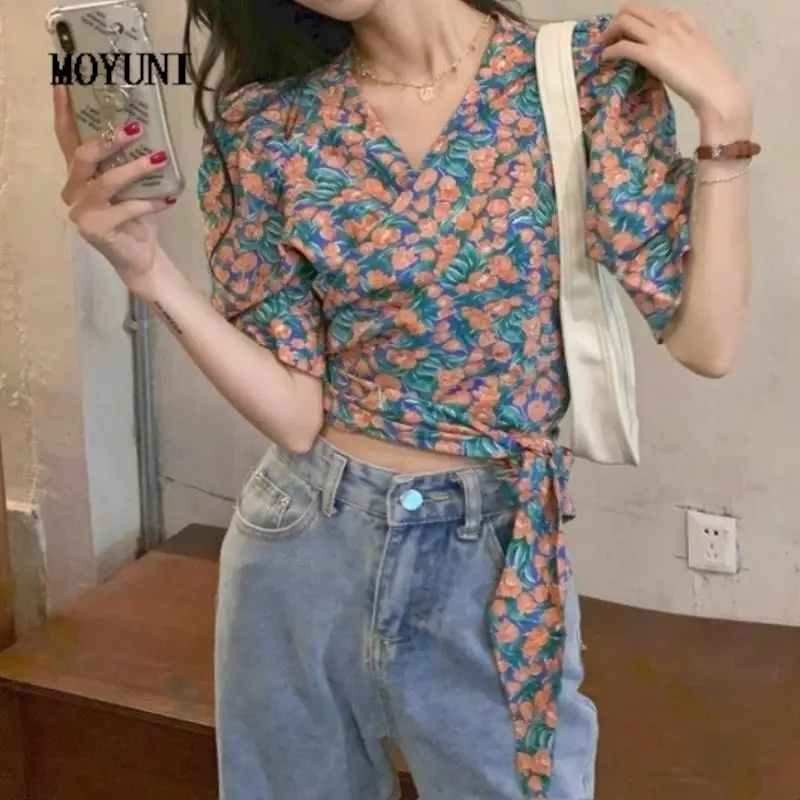 

Kawaii Floral Boho Blouse Women Elegant Korean Vintage V-Neck Sweet Blouse Female Casual Holiday Short Sleeve Blouse Summer 2021