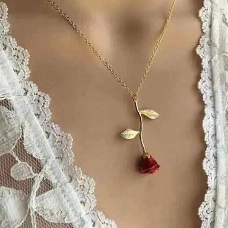 

Женское ожерелье с подвеской в виде красной розы