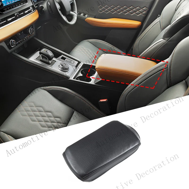 Фото Черно-красная накладка на центральную консоль для Mitsubishi Outlander 22-24 №2