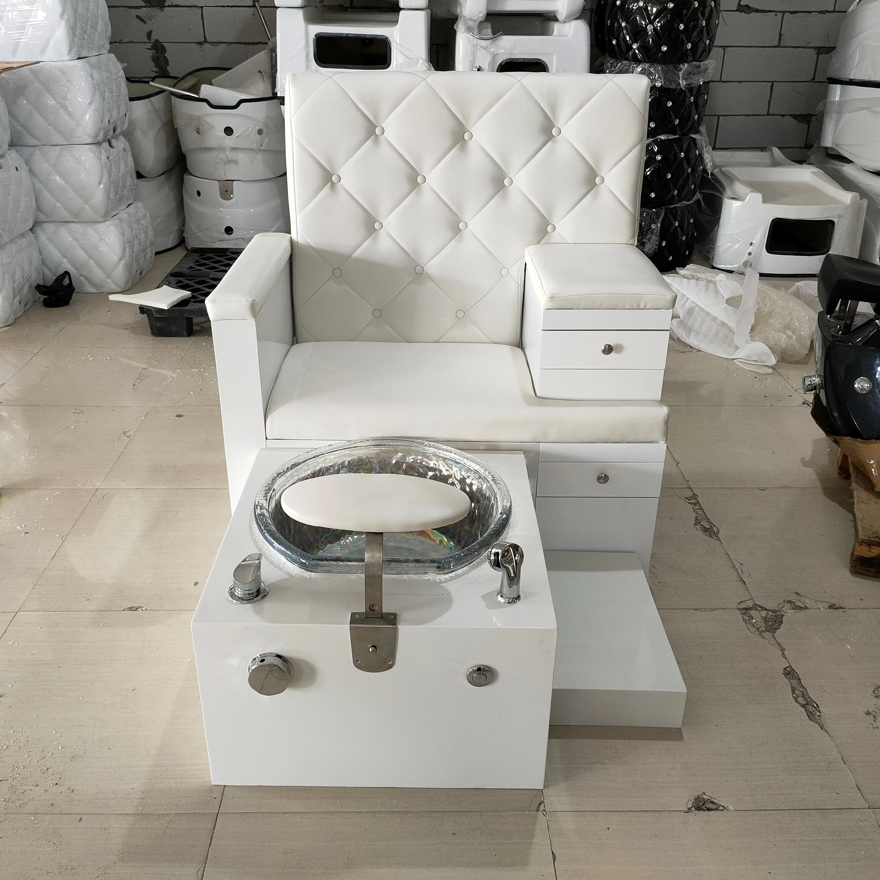 

Yoocell Elegant Nail Multi-functional High-class Salon Furniture Foot Spa Chair Beauty Chair Massage Chair for salon equipment