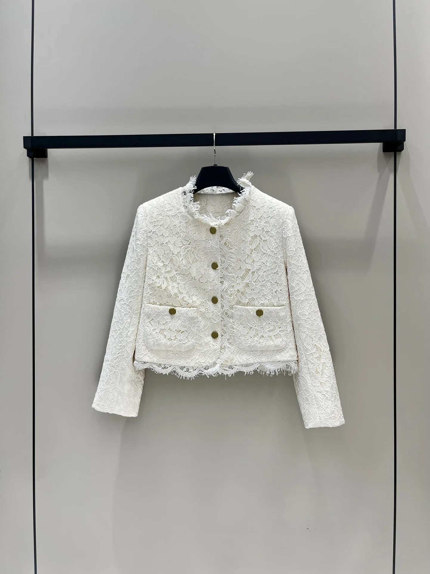 

2023 Lace lace coat, cleverly compatible with the temperament and elegant intellectual, exquisite version