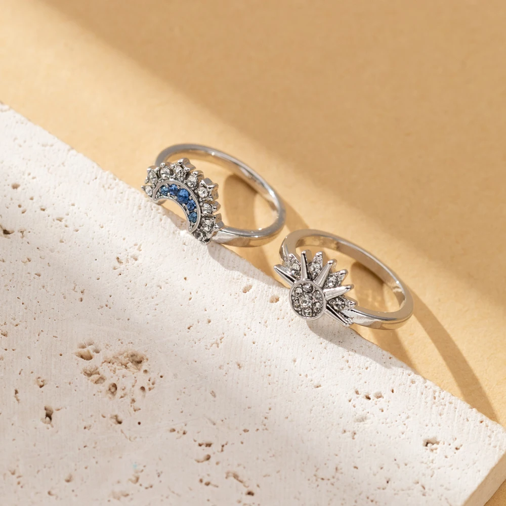 Женские кольца в виде Луны и солнца с цирконом