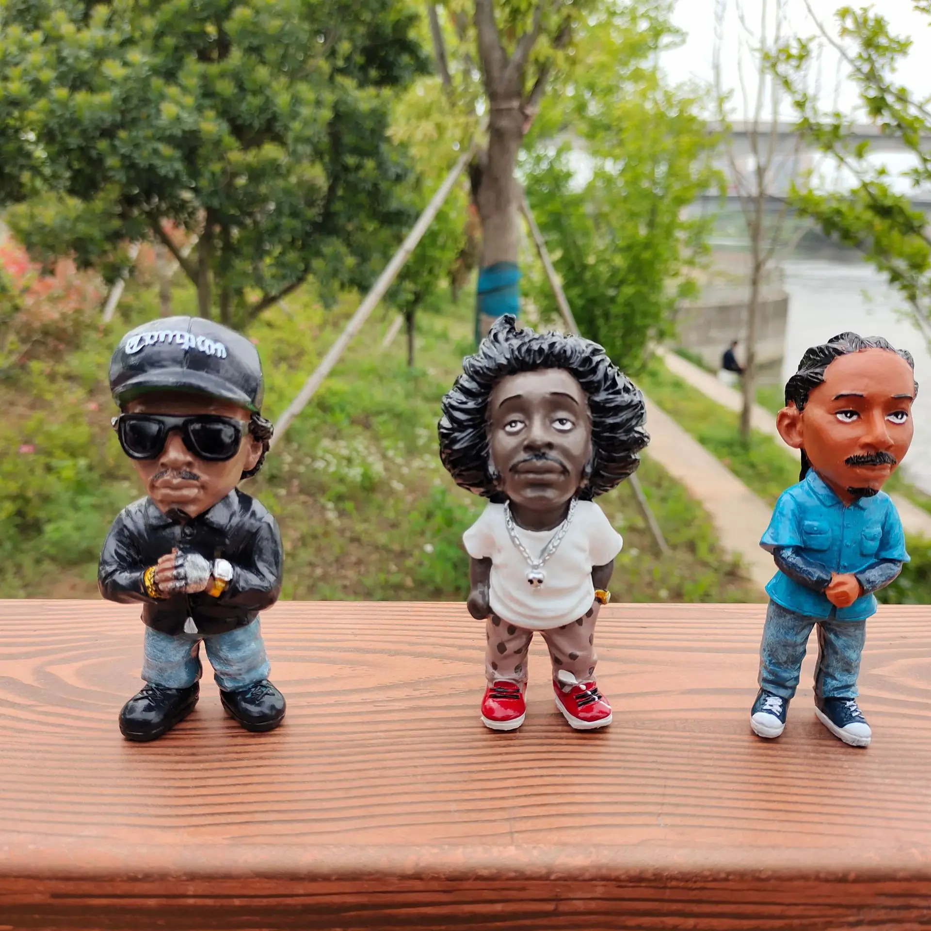 

Home Decoration Popular Resin Character Model Hip Hop Memorial Resin Ornaments Resin Small Ornaments Garden Ornaments