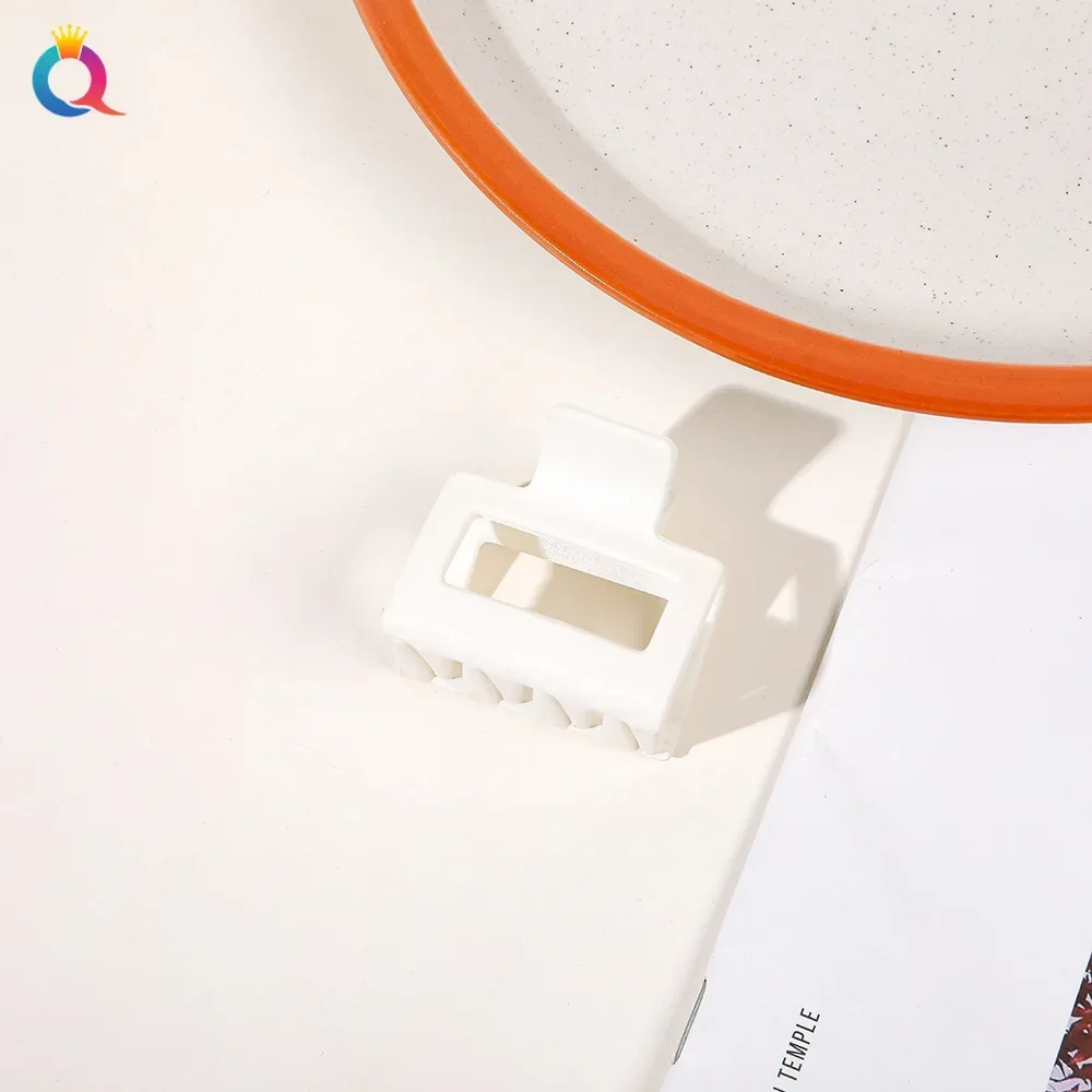 4.5cm Small Grab Clip Ladies Simple Matte Hair Ornament Cute Girl Crab Korean Fashion Solid Color Square Jewelry