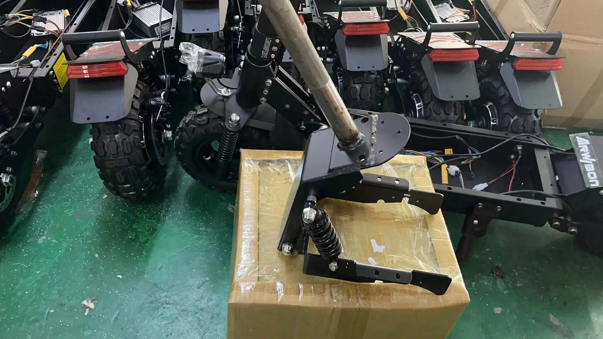 Детали и аксессуары для электрического скутера Arwibon Q06 с передней подвеской на