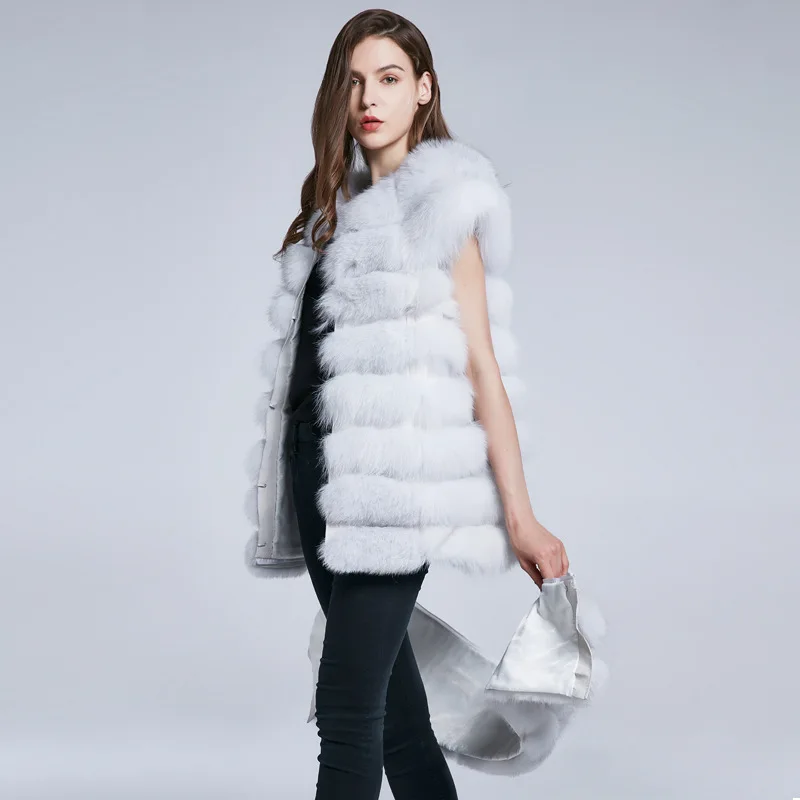 Рисунок 3 - Женская жилетка с лисьим мехом