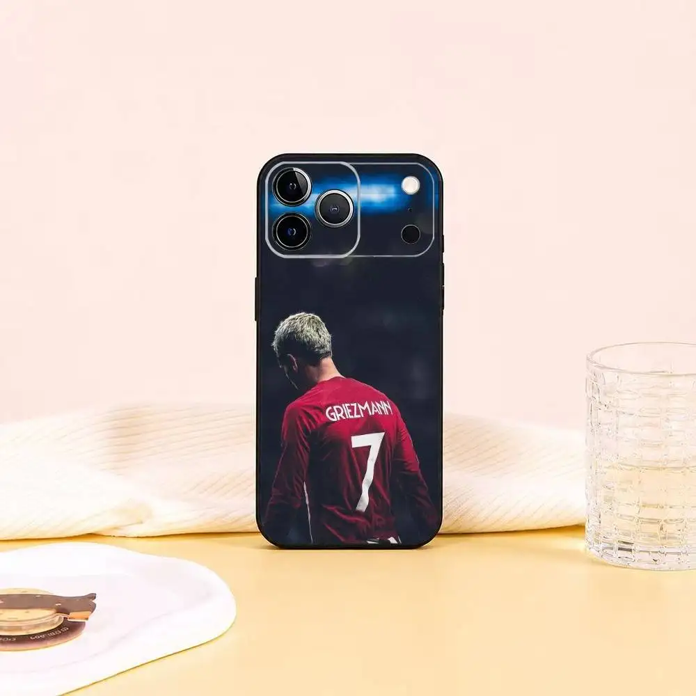 Фото Чехол для телефона с изображением футболиста Антуана Гризманна для iPhone 17, 16, 15, 14, 13, 12, 11 Plus, Pro Max, XS, мягкий силиконовый черный чехол №3