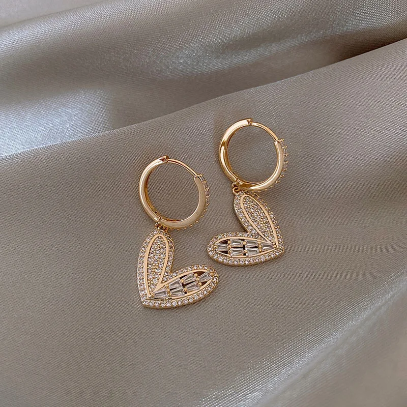 

Fashion AAA Zirconia Heart Hoop Earrings Korean Gold Color Hollow Heart Crystal Earrings For Women Wedding Party Jewelry Gift
