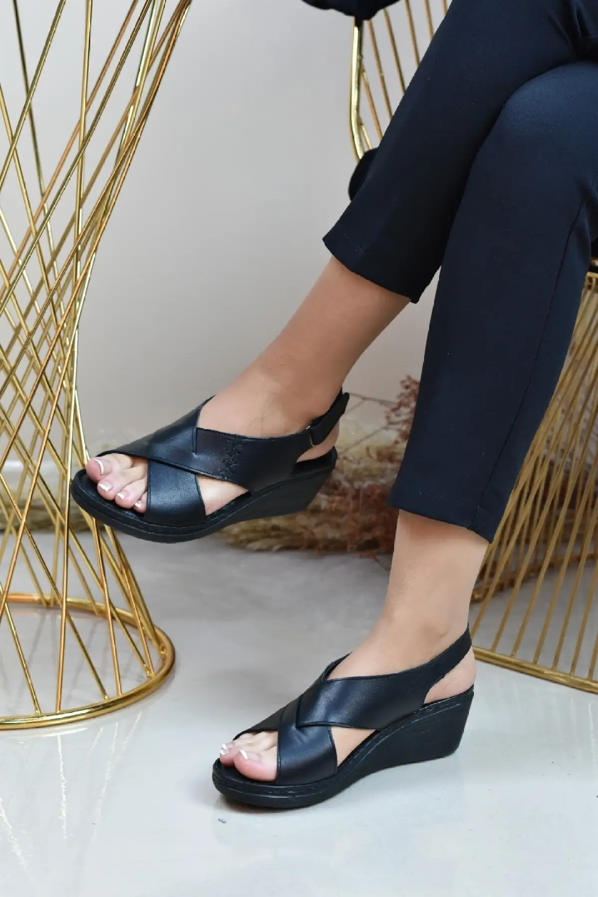 

Women's Genuine Leather Sandals Fashion New Summer Comfort Breathable Casual Quality Ladies Style Light Slipper Sandals