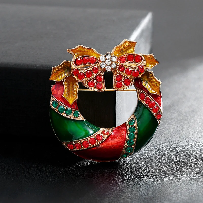 

European And American Hot Selling Fashion Personality Christmas Wreath Brooch Creative Wild Diamond Alloy Drip Oil Jewelr