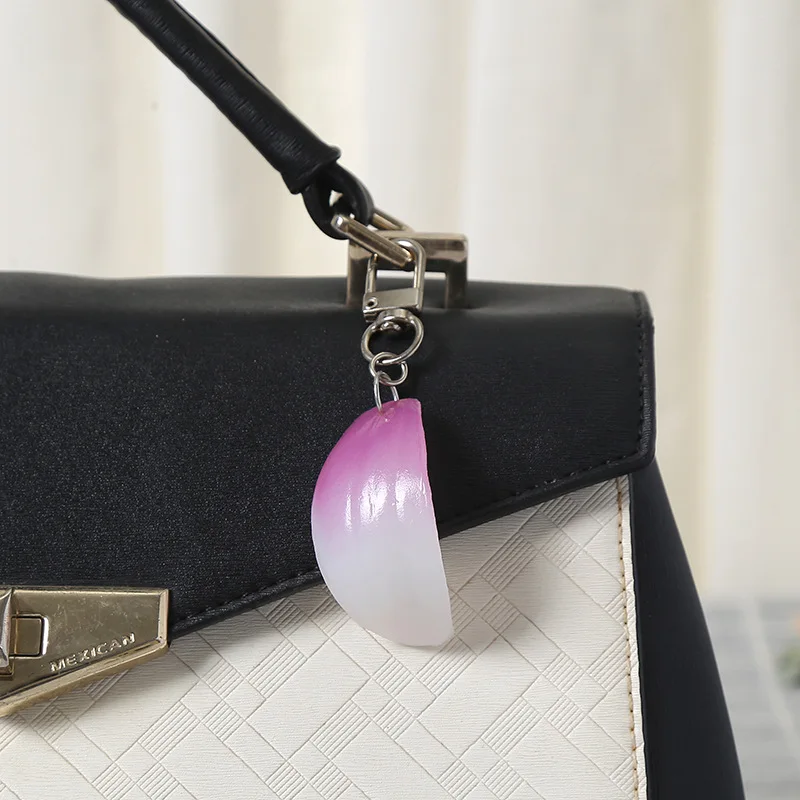 

New onion keychain fashion simulation lovely creative food vegetable model car bag pendant llaveros Women ornaments jewelry gift