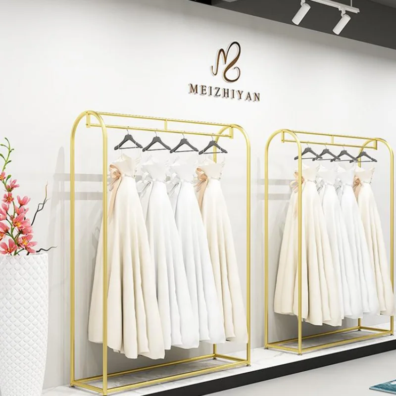 Новый дизайн на заказ демонстрационная вешалка для одежды бутика Золотая
