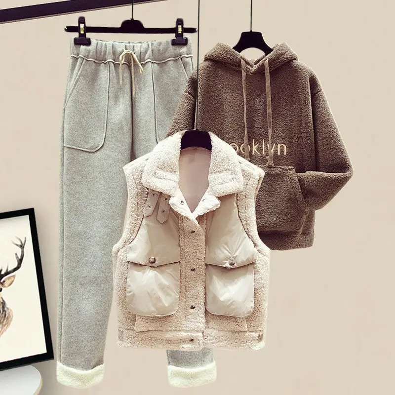 Рисунок 6 - Осенне-зимний женский комплект