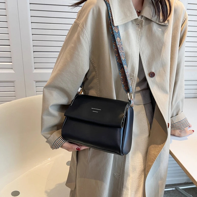 Wide Shoulder Strap Messenger Bags Versatile Small Square Bag New Fashion High Quality Satchel Simple Casual Travel Crossbody