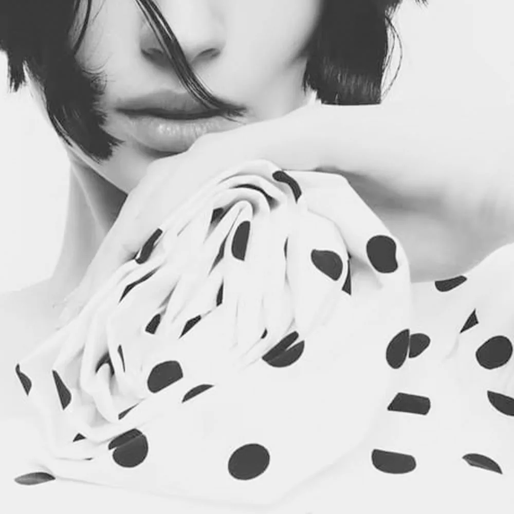 

2022 women's summer new rose decorated polka dot top new fashion asymmetrical collar sleeveless short vest