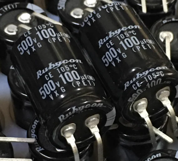 Электролитический конденсатор Rubycon 500В 100 мкФ