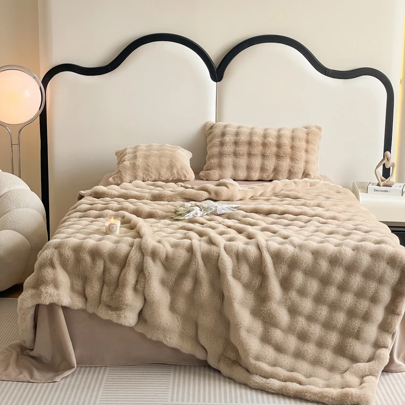 Плюшевое одеяло из искусственного кроличьего меха