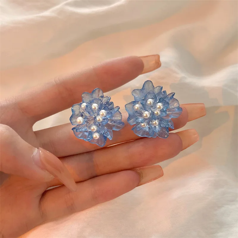 

Cute Lovely Transparent Blue Color Resin Flowers Earring for Women Korea White Faux Pearls Floral Stud Earrings Wedding Jewelry