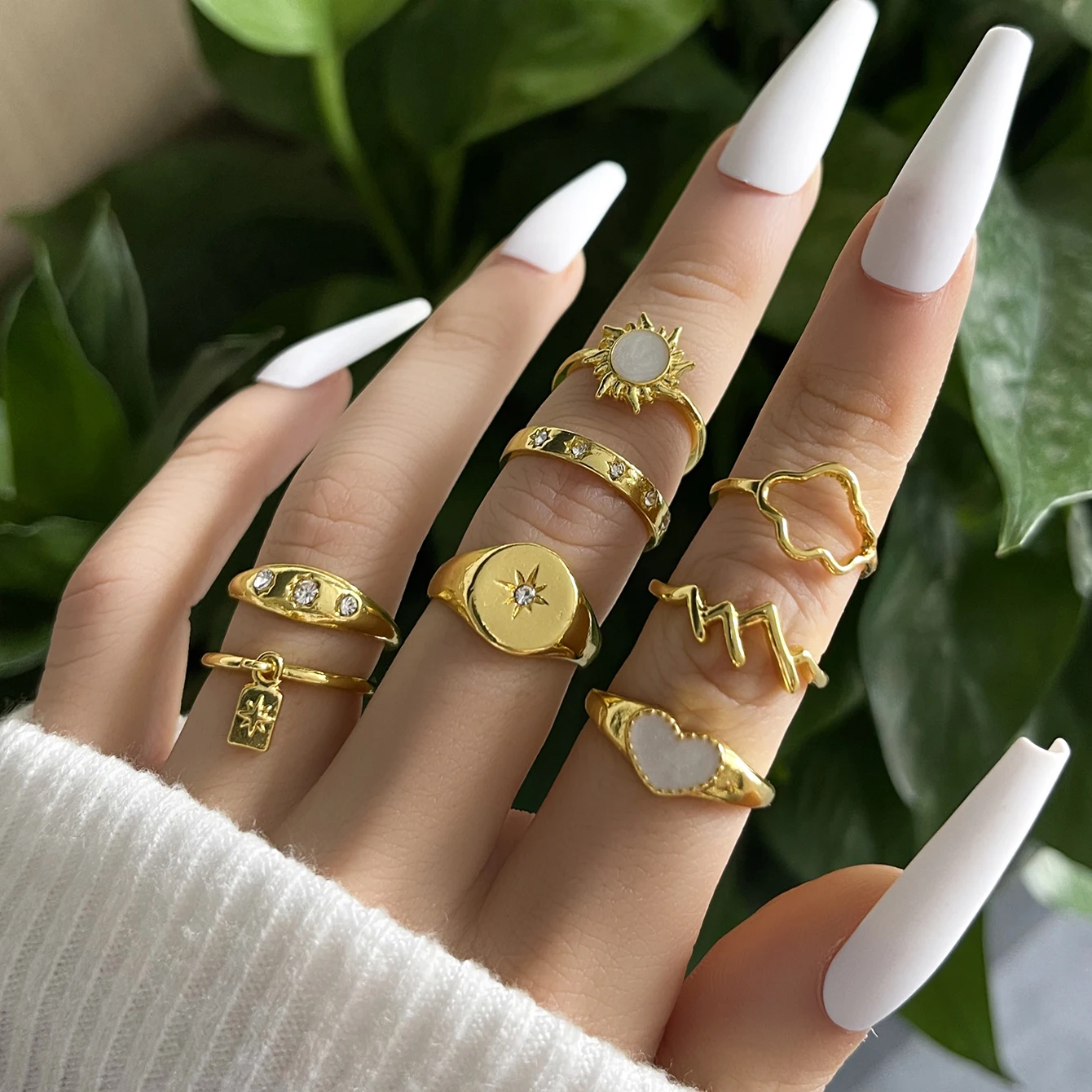 

Aprilwell Vintage Gold Color Geometric Rings for Women Set Cute Charms Aesthetic Crystal Heart Kpop Fashion Jewelry Gift Anillos