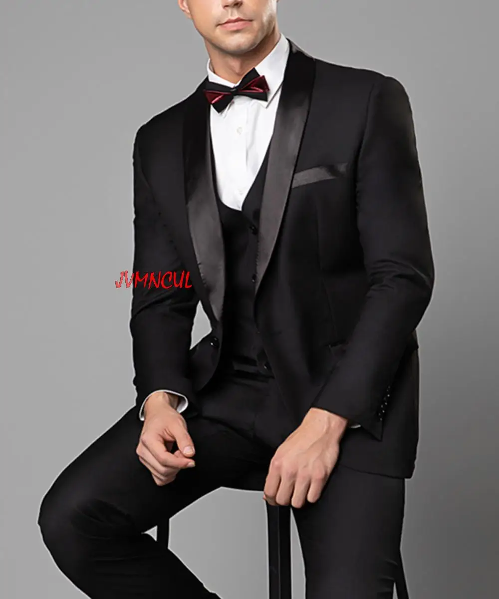 

Groom Tuxedos Double Breasted Black Peak Lapel Groomsmen Best Man Suit Mens Wedding Suits (Jacket+Pants+ Vest) 100% Real Image