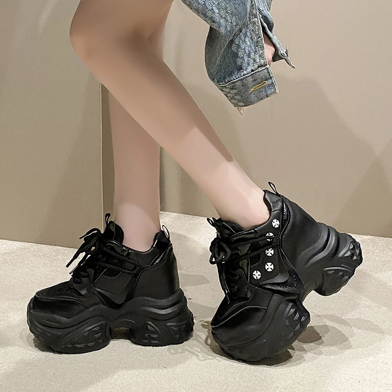 Женские кожаные кроссовки на массивной подошве новинка 2024 осенняя повседневная