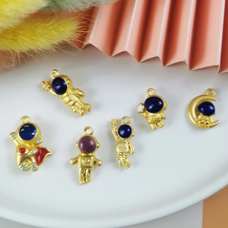 

ApeUr 10pcs 3D Moon Astronauts Metal Charms Fit Jewelry Making Accessory Earrings Bracelet DIY Enamel Pendants Golden Tone