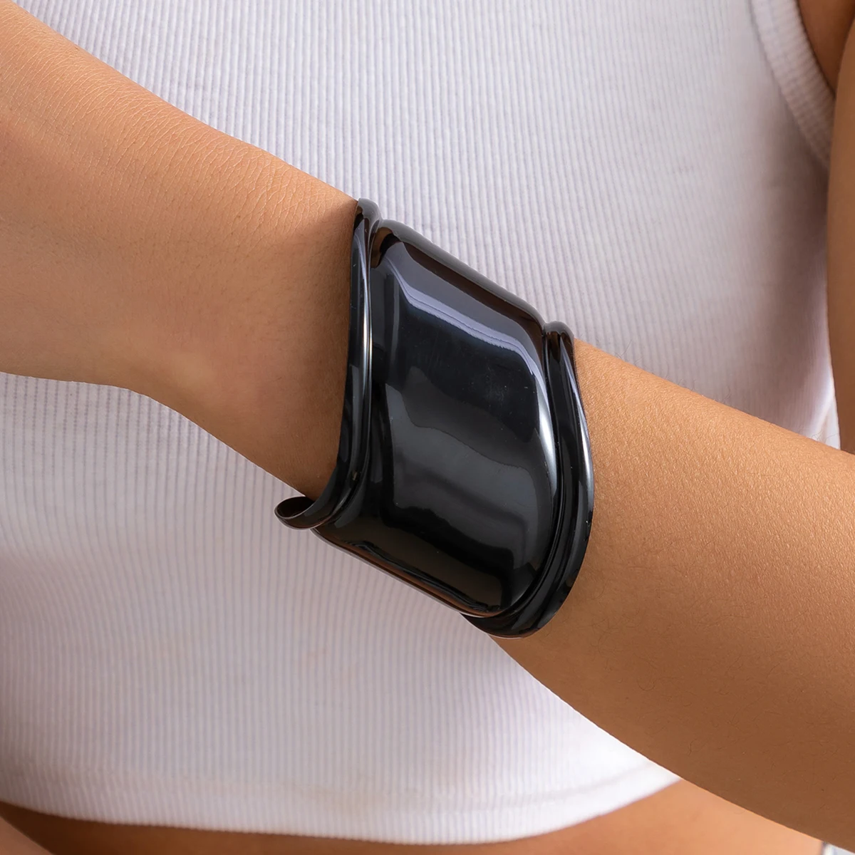 

Lacteo Punk Black Wide Bent Cuff Bracelet for Women Heavy Metal Large Open Bangle Hip Hop Jewelry On Hand Party Street Girls New