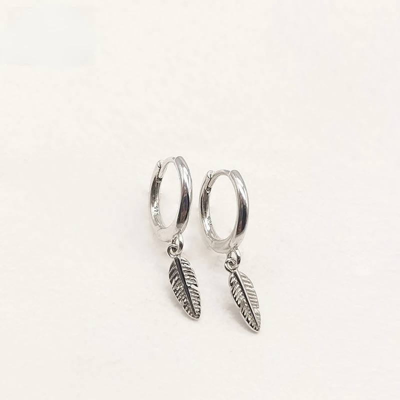 

Женские серьги-гвоздики из серебра 925 пробы с перьями