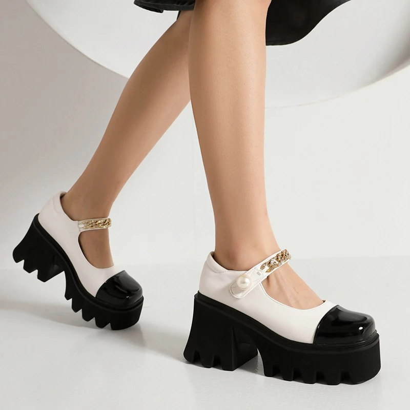 Туфли-лодочки из лакированной кожи с квадратным носком и металлической цепочкой