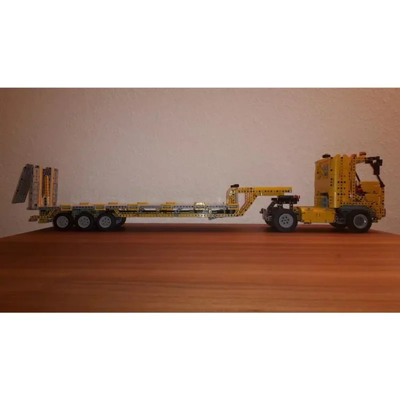 MOC-4246 Грузовой низкорамный погрузчик
