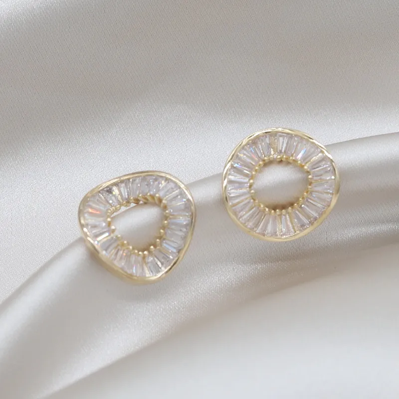 Роскошные изысканные витые круглые серьги из чешского циркония с настоящим