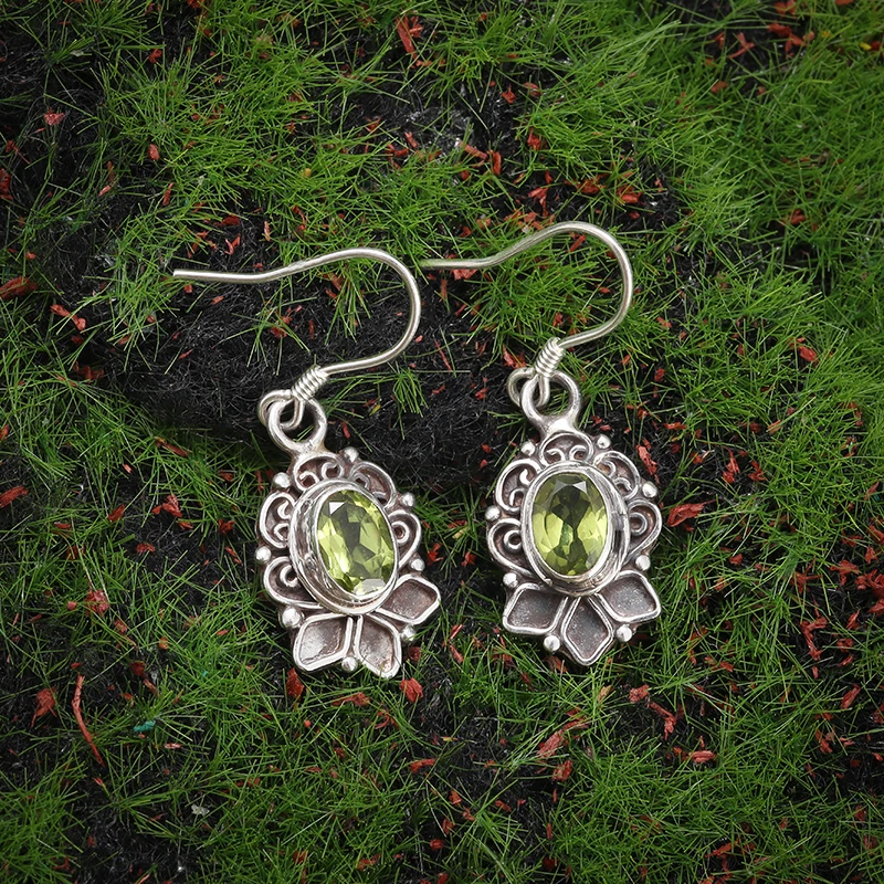 Стильные винтажные аксессуары в стиле бохо инкрустированные зелеными стразами