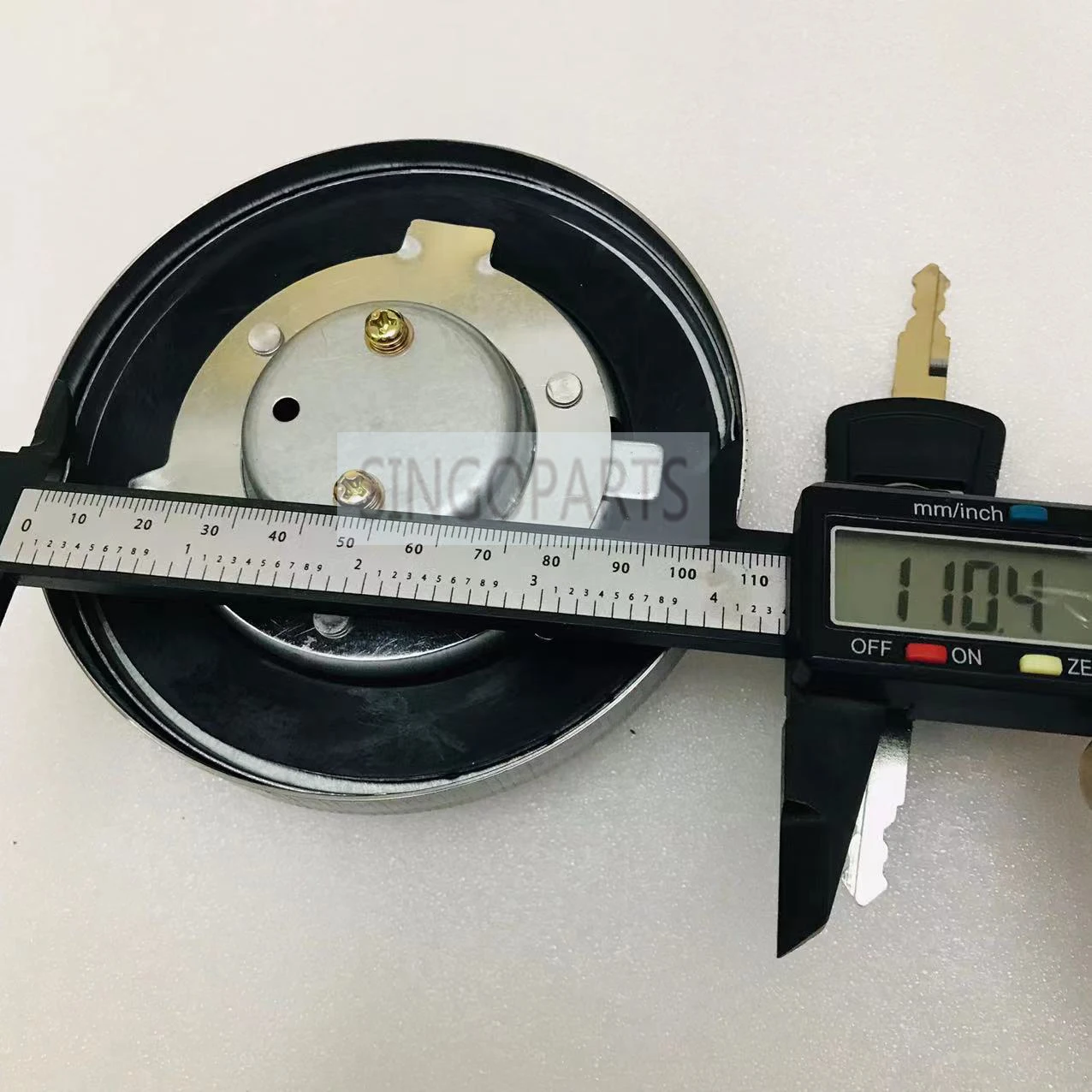 4361638 Крышка топливного бака для экскаватора John Deere Hitachi 110 120 120C 120D 130G 135C EX100 EX120 EX200