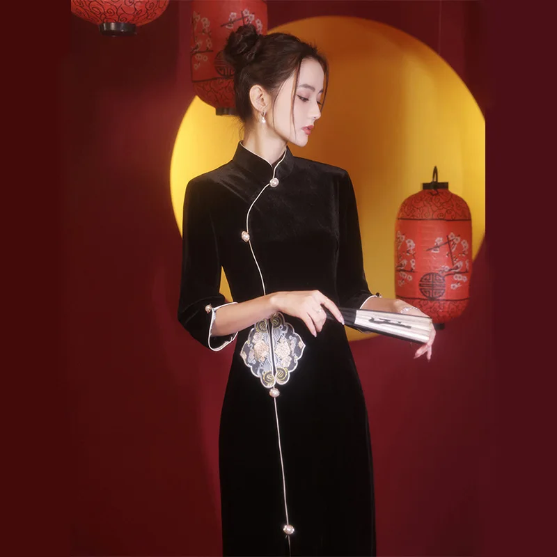

Choengsam Velvet Qipao Chinese Traditional Dress Young Elegant Black Short Sleeve Orient Style Gowns Party Banquet Spring Autumn
