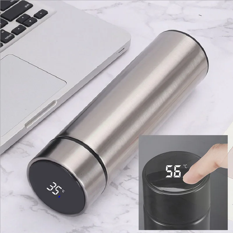 

Умная цифровая термовакуумная бутылка для воды со светодиодным дисплеем температура 304 нержавеющая сталь Изолированная фотография