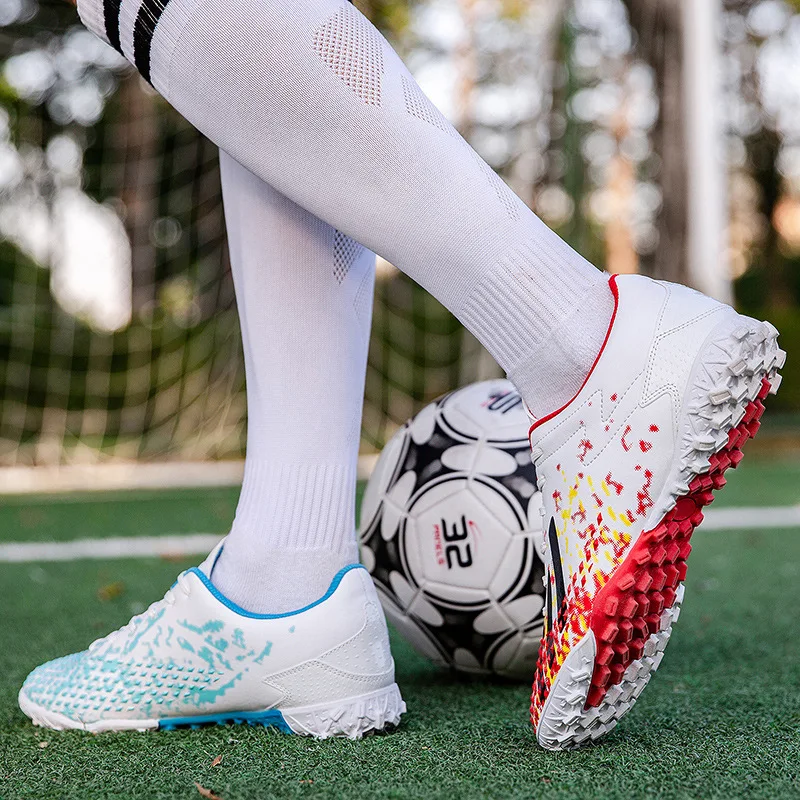 

New Football Shoes Men's Summer Breathable Training Shoes Student Football Shoes Long Spiked Shoes Women Sport Shoes Sneakers