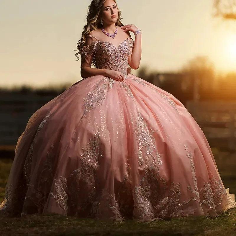 Фото Розовые блестящие платья Quinceanera, бальное платье с открытыми плечами, аппликации, кружевной бант, бисер, тюль, корсет, милое платье 16, блестящее №3
