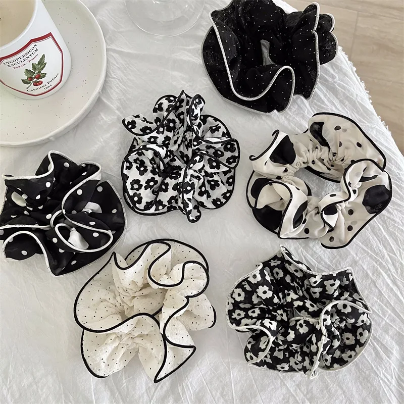 

Woman New Cloth Edge Banding Pleated Flowers Scrunchies Elastic Hairband Girls White Black Rubber Band Hair Ties Ponytail Holder