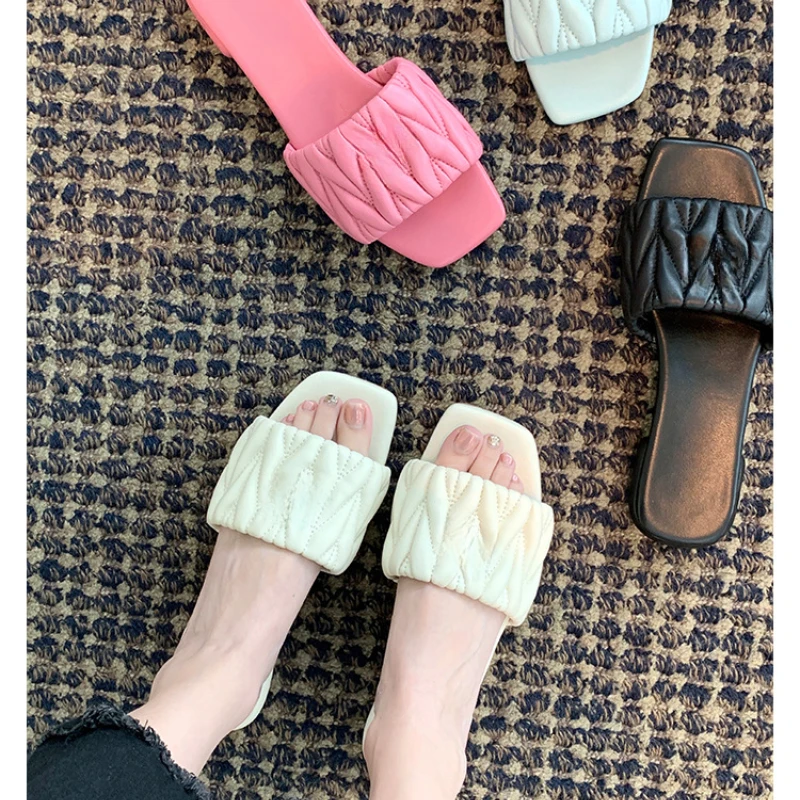 Summer 2023 internet celebrity paired with pleated square toe women's slippers