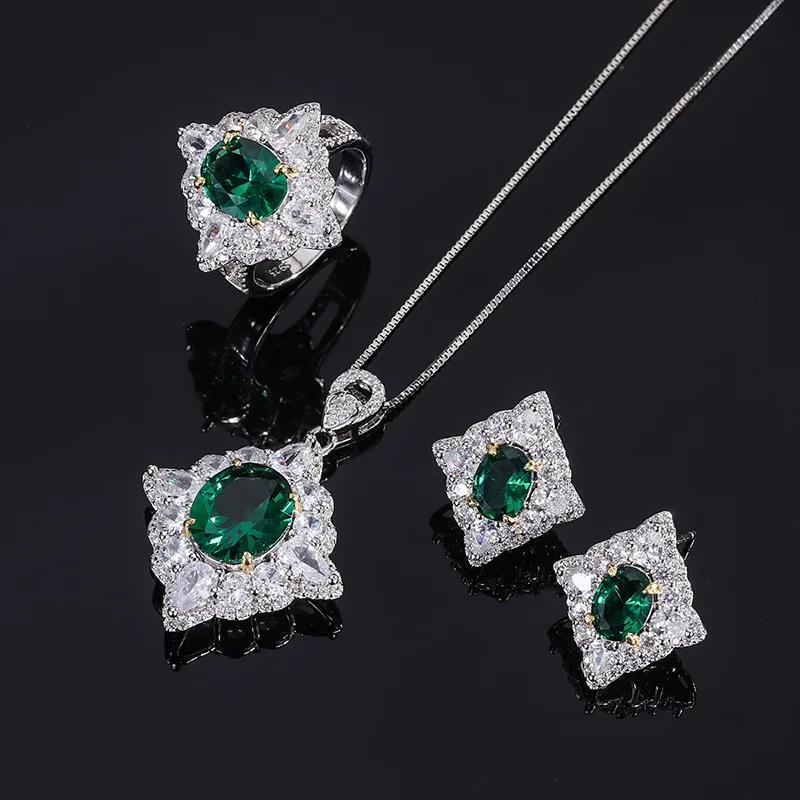 

Комплект из колье и серёг, из серебра 925 пробы, с фианитом