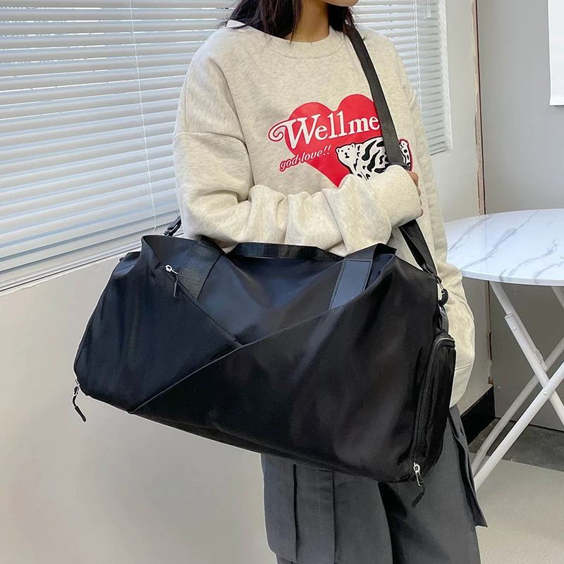 New Sports And Fitness Bag Cross-Slung Travel Bag Large Capacity Training Dry And Wet Separation Clothes Storage Handbag M617