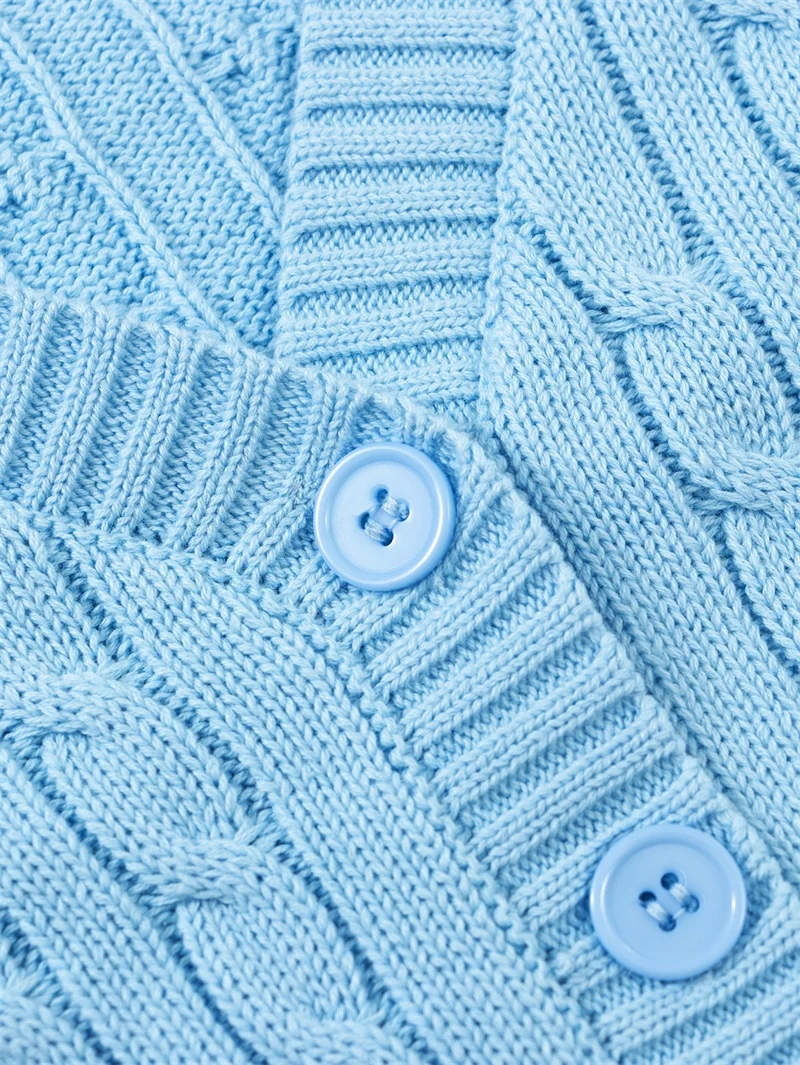 Женский кардиган на пуговицах с V-образным вырезом |