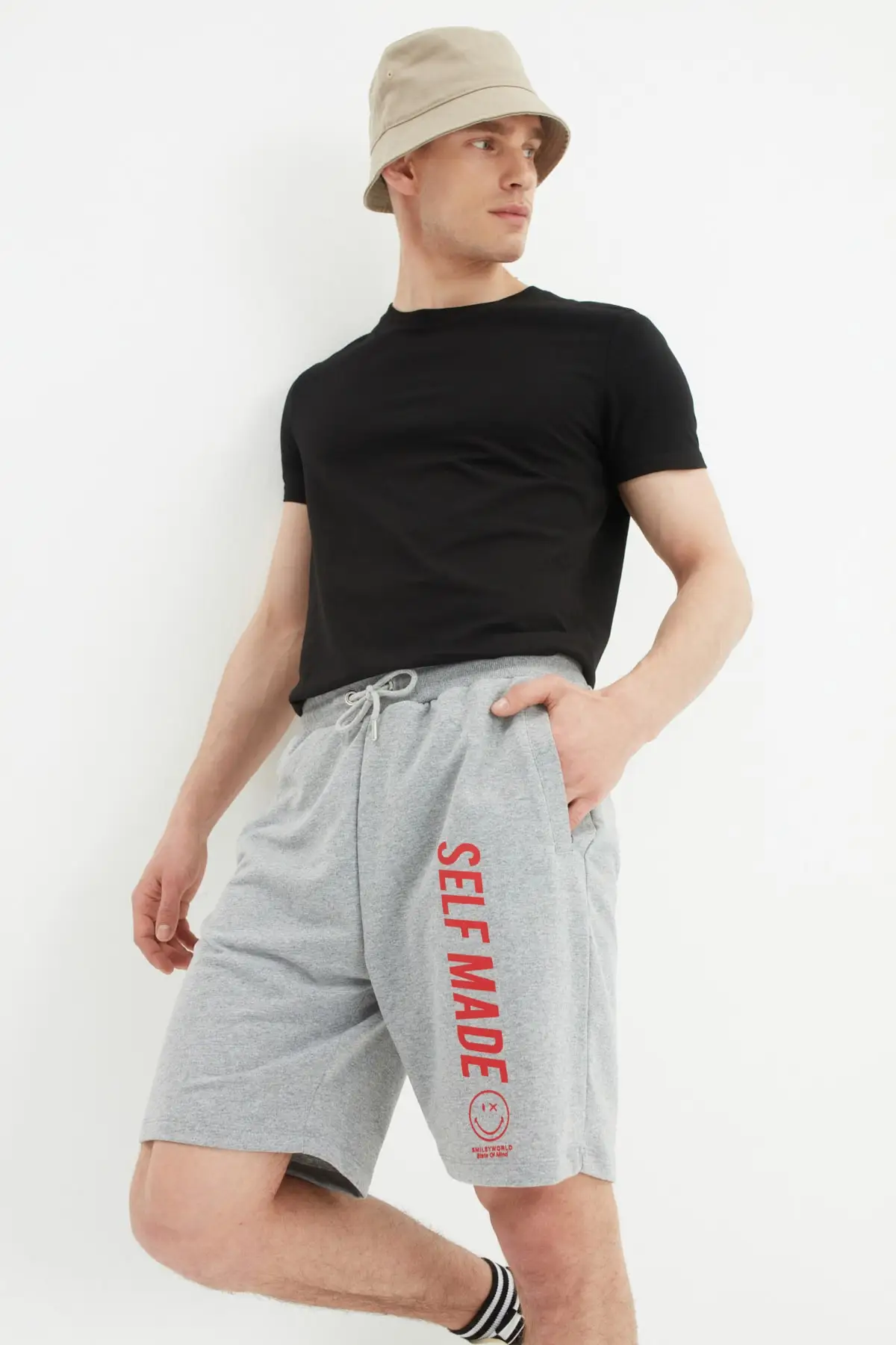 

Trendyol Male Regular Fit Licensed Smiley World Shorts & Bermuda TMNSS21SR0012