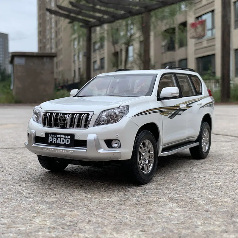 Модель автомобиля Toyota Land Cruiser Prado