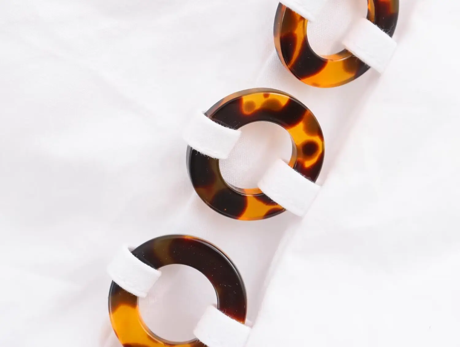 Женская мини-юбка с боковым кольцом и молнией однотонная