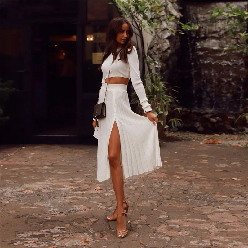 Топ женский трикотажный однотонный с высоким разрезом пуговицами и длинным